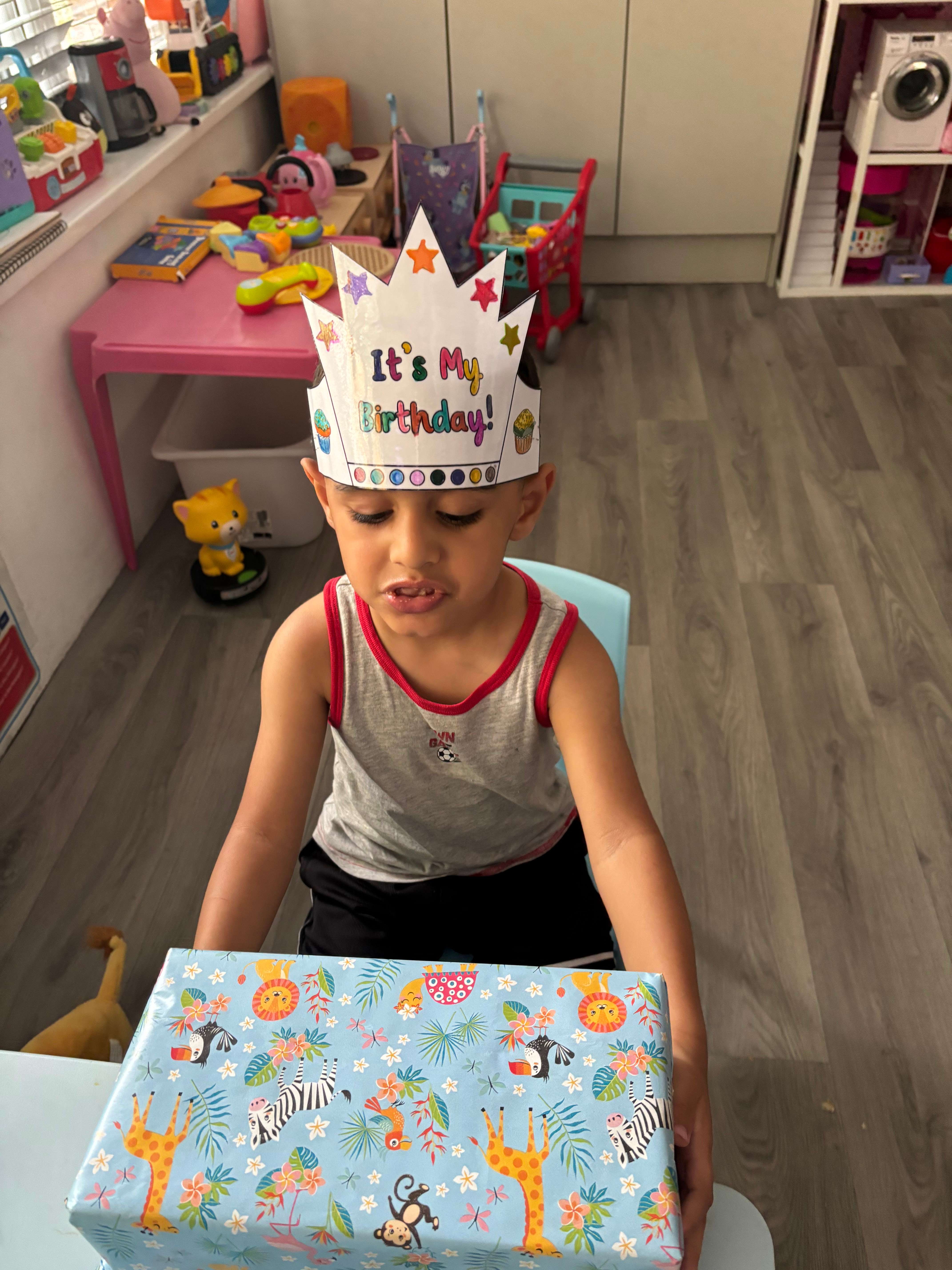 Children eating healthy snacks